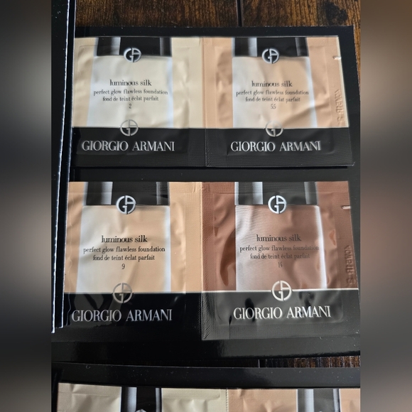 NIP! Giorgio Armani, Luminous Silk Glow Concealer/Flawless Foundation Samples - Picture 5 of 5